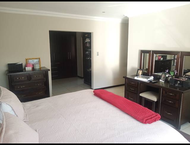 4 BEDROOM HOUSE FOR SALE IN SUNWARD PARK